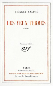 Les yeux fermés